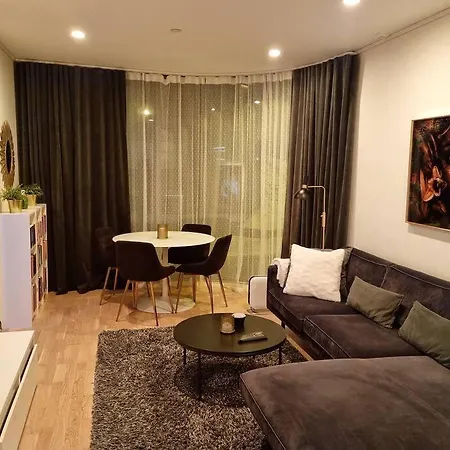 New Modern At Solsiden Apartmán
